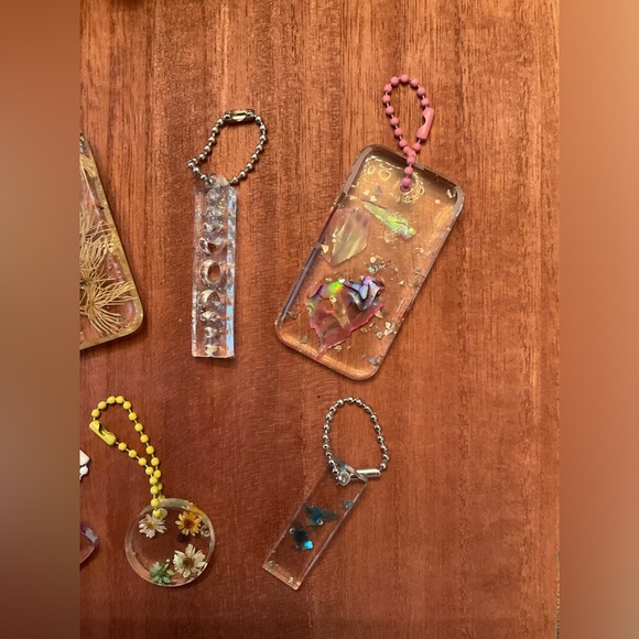 Hand Poured Resin Key rings, Great Lot! - Picture 3 of 3